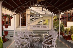 Área de estar no saguão