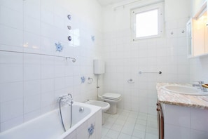 Vasca, asciugacapelli, bidet