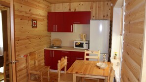 Cottage | Minibar, iron/ironing board, free WiFi, bed sheets - TOK Vysokiy Bereg (Nikolaevshchina)