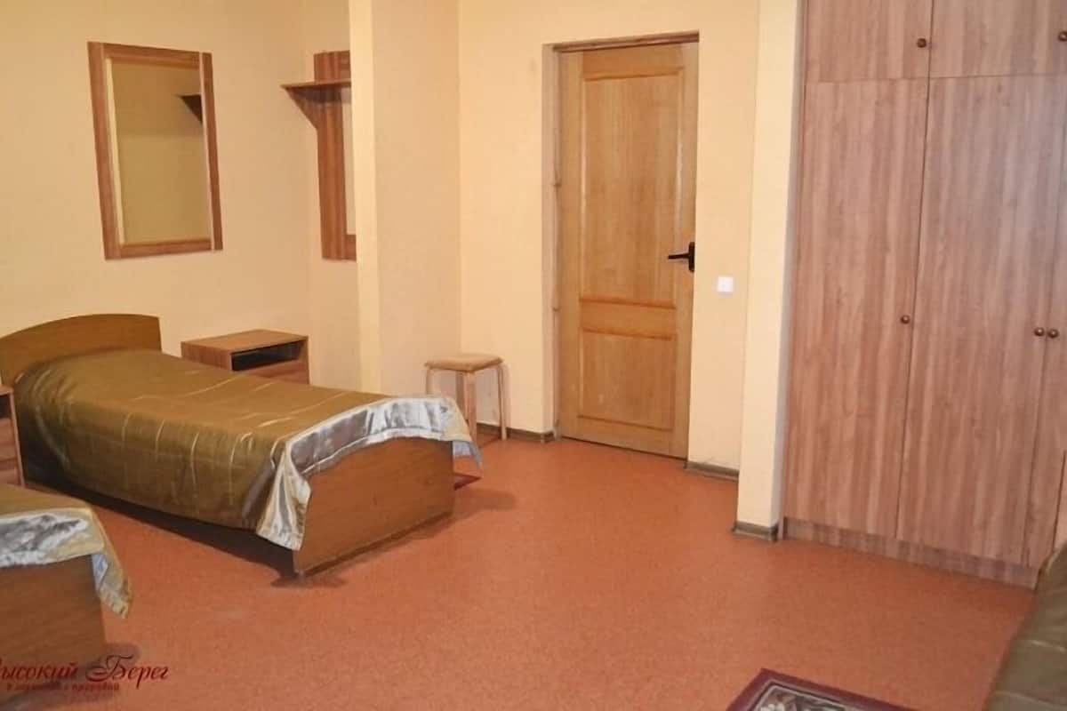 Standard Triple Room | 1 bedroom, minibar, iron/ironing board, free WiFi