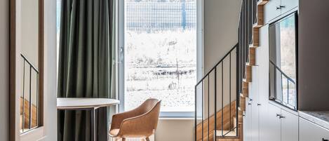 Estudio (Loft, 2 Twin Beds) | Cortinas opacas y sistema de insonorización
