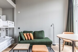 客廳 | 32 吋智能電視連數碼電視頻道、電視