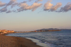 Una spiaggia nelle vicinanze