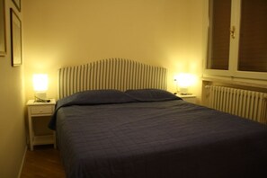 1 Schlafzimmer, Bügeleisen/Bügelbrett