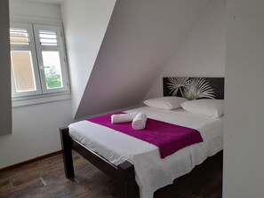 3 chambres, fer et planche à repasser, Wi-Fi gratuit