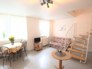Apartment | Living area | Flat-screen TV
