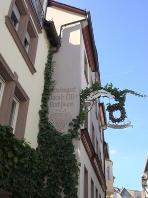 Fachada de la propiedad