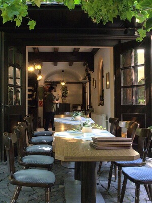 Free continental breakfast  - Weingut Jacob Lill IV. Nachfolger (Ruedesheim am Rhein)