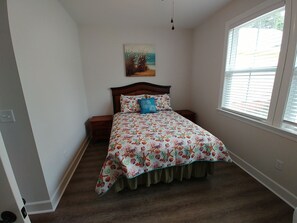 4 habitaciones, tabla de planchar con plancha y cuna de viaje 