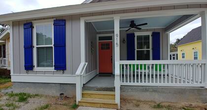 1 mile from Parris Island! Close to beaches, restaurants and shopping.. Sleeps 8