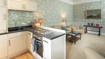 Luxury Apartment (The Lauderdale) | Private kitchen | Fridge, microwave, oven, stovetop