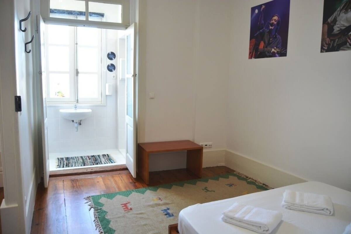 Iron/ironing board, free WiFi, bed sheets