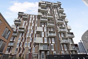 Property entrance - Modern Three-bedroom Apartment Next to Royal Arena and Copenhagen Airport (Copenhagen)