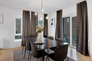 Balcony - Modern Three-bedroom Apartment Next to Royal Arena and Copenhagen Airport (Copenhagen)