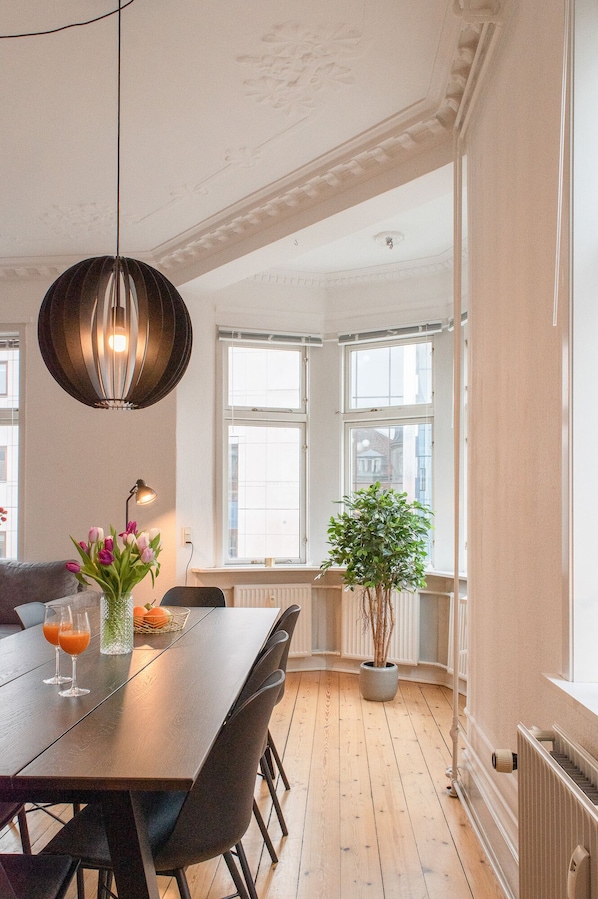 Apartment, 3 Bedrooms, Refrigerator | Living area