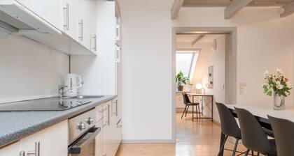 Sanders Boulevard - Cute 2-bdr Apt By the Canal