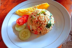 2 restaurants, breakfast served - Angin Mamiri Rinjani Cottages And Resto (Bayan)