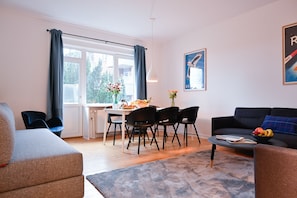 Living area - Newly-renovated 2-bedroom Apartment in Charlottenlund (Charlottenlund)