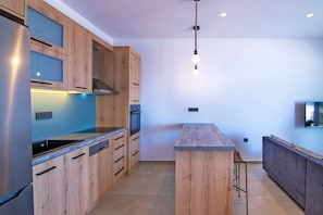 Kühlschrank, Mikrowelle, Ofen, Geschirrspüler