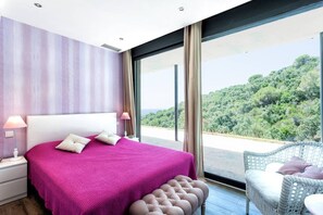 4 chambres, fer et planche à repasser, lit parapluie, Wi-Fi