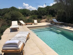 A heated pool - Villa Lo Stazzo Lux - Independent Villa (Portobello di Gallura)