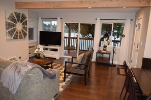 Smart TV, books, offices - Seattle/Airport/Light Rail/SeaTac/2Bdrm Apt/Waterfront Home (SeaTac)