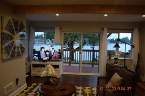 Interior - Seattle/Airport/Light Rail/SeaTac/2Bdrm Apt/Waterfront Home (SeaTac)