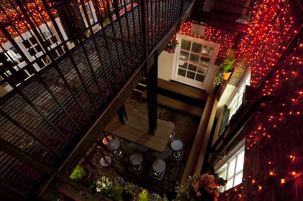 Courtyard - The Bell Hotel By Weatherspoon (Aylesbury)