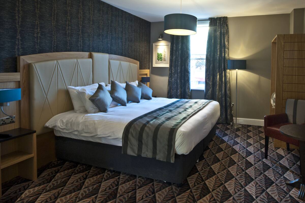 Double or Twin Room | Iron/ironing board, free WiFi, bed sheets