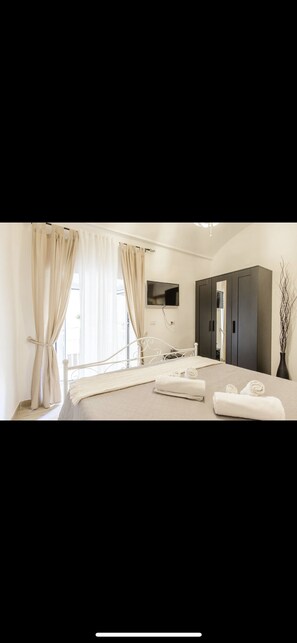 1 bedroom, WiFi - The house is located in the heart of Naples, close to via Toledo and via Chiaia. (Napoli)