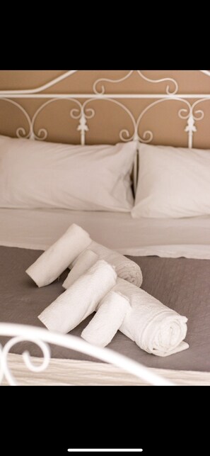 1 bedroom, WiFi - The house is located in the heart of Naples, close to via Toledo and via Chiaia. (Napoli)