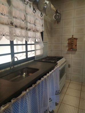 Fridge, oven, stovetop, blender