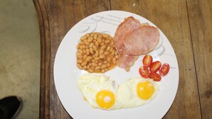 A plate with beans, ham, tomatoes, and eggs. - African Violet (Mbabane)
