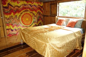 3 bedrooms, bed sheets - Bungalow in the jungle (Turrialba)
