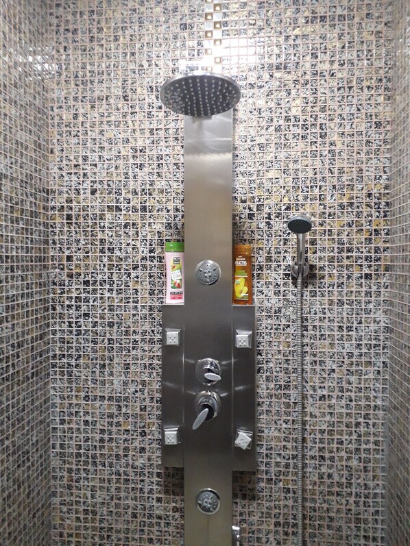Regadera en el baño