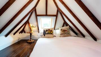 3 bedrooms, iron/ironing board, bed sheets