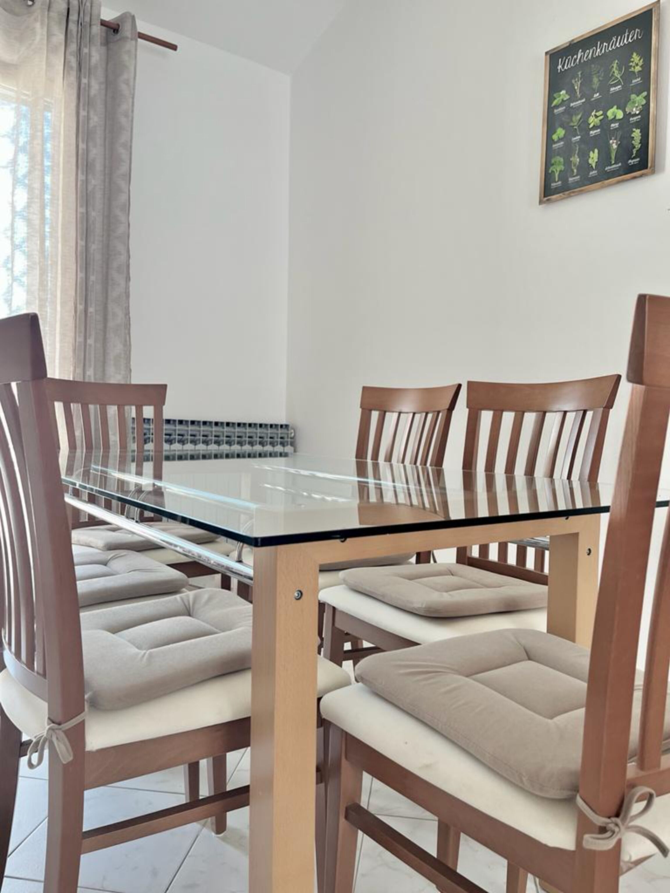 Khu vực ăn uống tại phòng