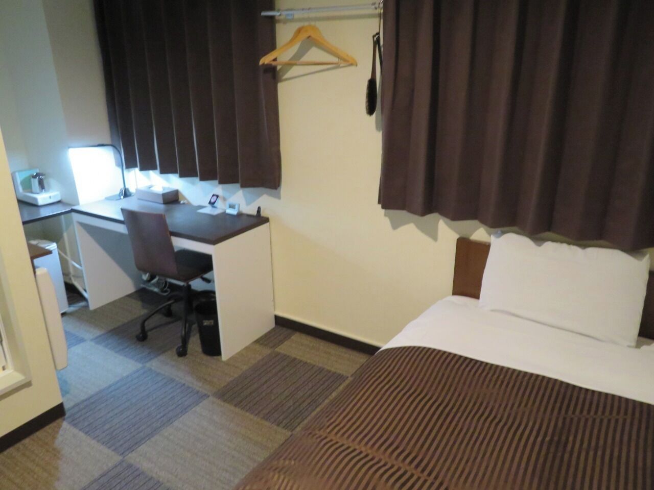 Desk, free WiFi
