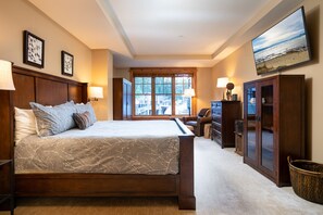 2 slaapkamers, een bureau, een strijkplank/strijkijzer, gratis wifi