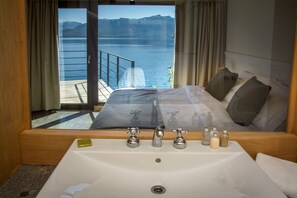 Deluxe Villa | Bathroom sink - Correntoso TownHouses (Villa La Angostura)