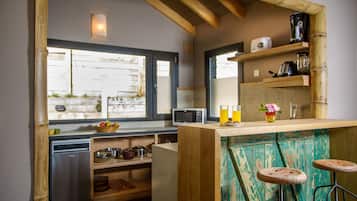 Deluxe Villa | Microwave