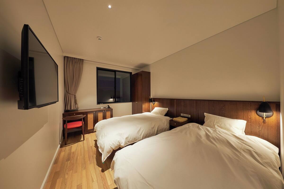 Superior Twin Room, Ocean View | In-room safe, desk, free WiFi, bed sheets