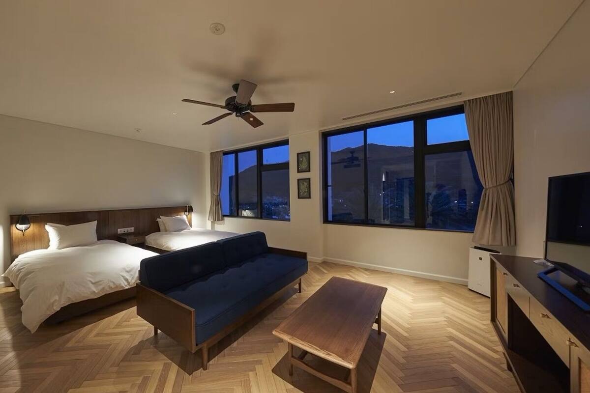 Deluxe Triple Room | In-room safe, desk, free WiFi, bed sheets