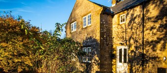 Acer Cottage - a cottage that sleeps 4 guests in 2 bedrooms