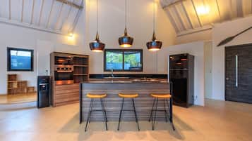 Villa (1 Bedroom) | Private kitchen | Oven, stovetop, dishwasher, dining tables