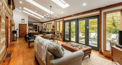 Fully Resorted Historic Luxury Cabin| Fireplace