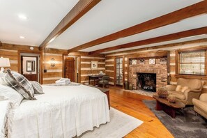 4 habitaciones, escritorio, tabla de planchar con plancha y wifi 