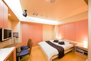 1 bedroom, desk, free WiFi, bed sheets