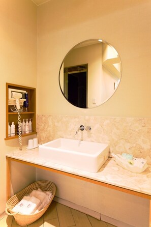 Free toiletries, hair dryer, bathrobes, towels