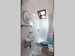 Studio (Studio with Balcony and Sea View) | Salle de bain